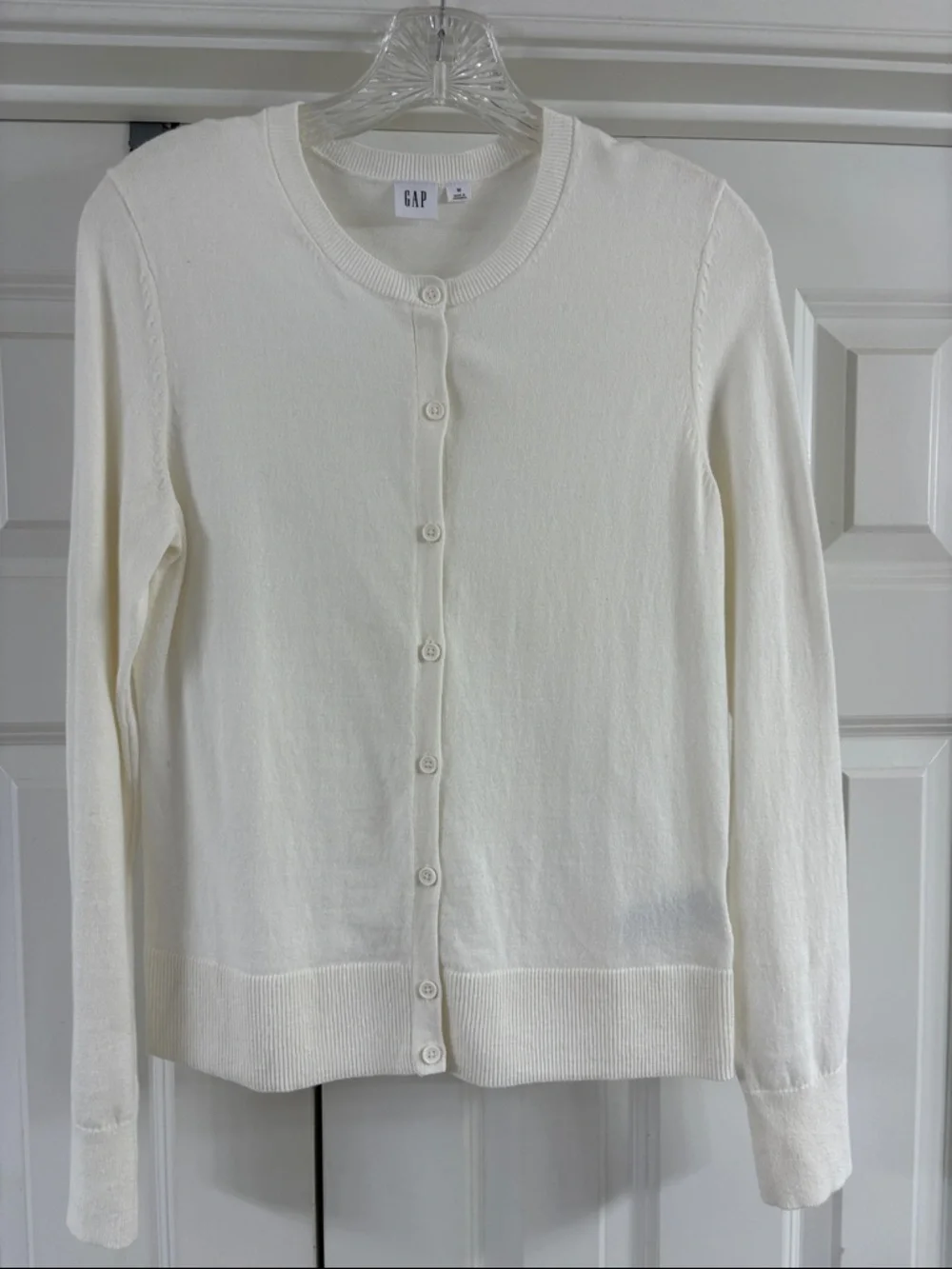 GAP Button-Front Cotton Knit Cardigan. Snowflake Milk Color. Sz M. Barely worn! - Picture 1 of 6
